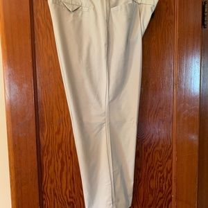 2 pairs of DOCKERS capri slacks, white and cream